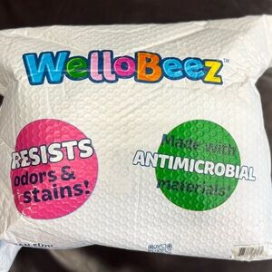 Never Opened Animal Adventure WelloBeez‎ Antimicrobial Plush Mask Mate Surprise